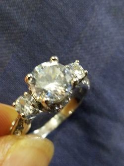 Gorgeous WOMAN'S round cut wedding engagement promises ring size 7
