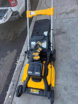 Lawnmower dewalt self propelled come w 2-4ah batteries + charger as is $470 or machine only $270