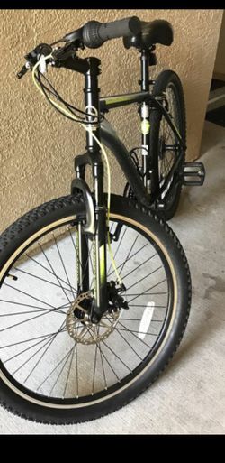 Schwinn mountain bike like new 26 inch