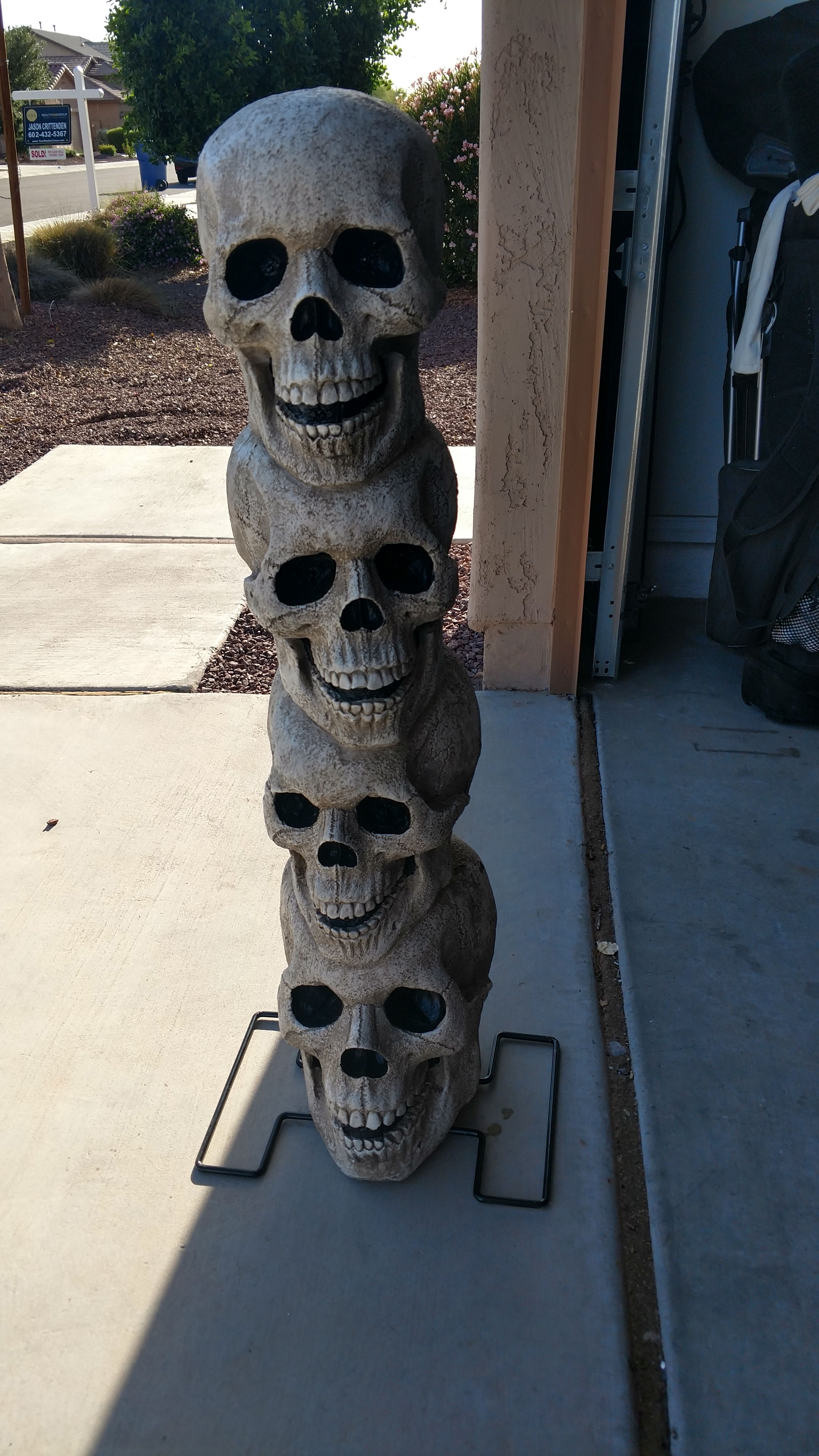 Large Halloween skull stack decoration