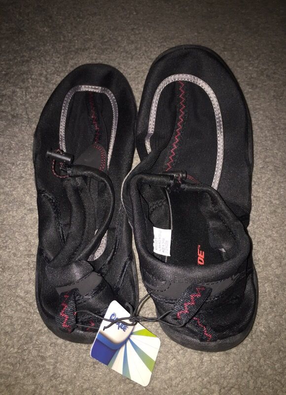 Men's Tubbies/Water shoes (NEW) 11