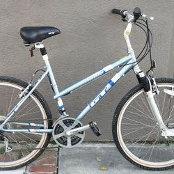 GT Timberline Bike, Medium Size Frame, Wheel Size 26in, Fit Riders 5’3”-5’10”