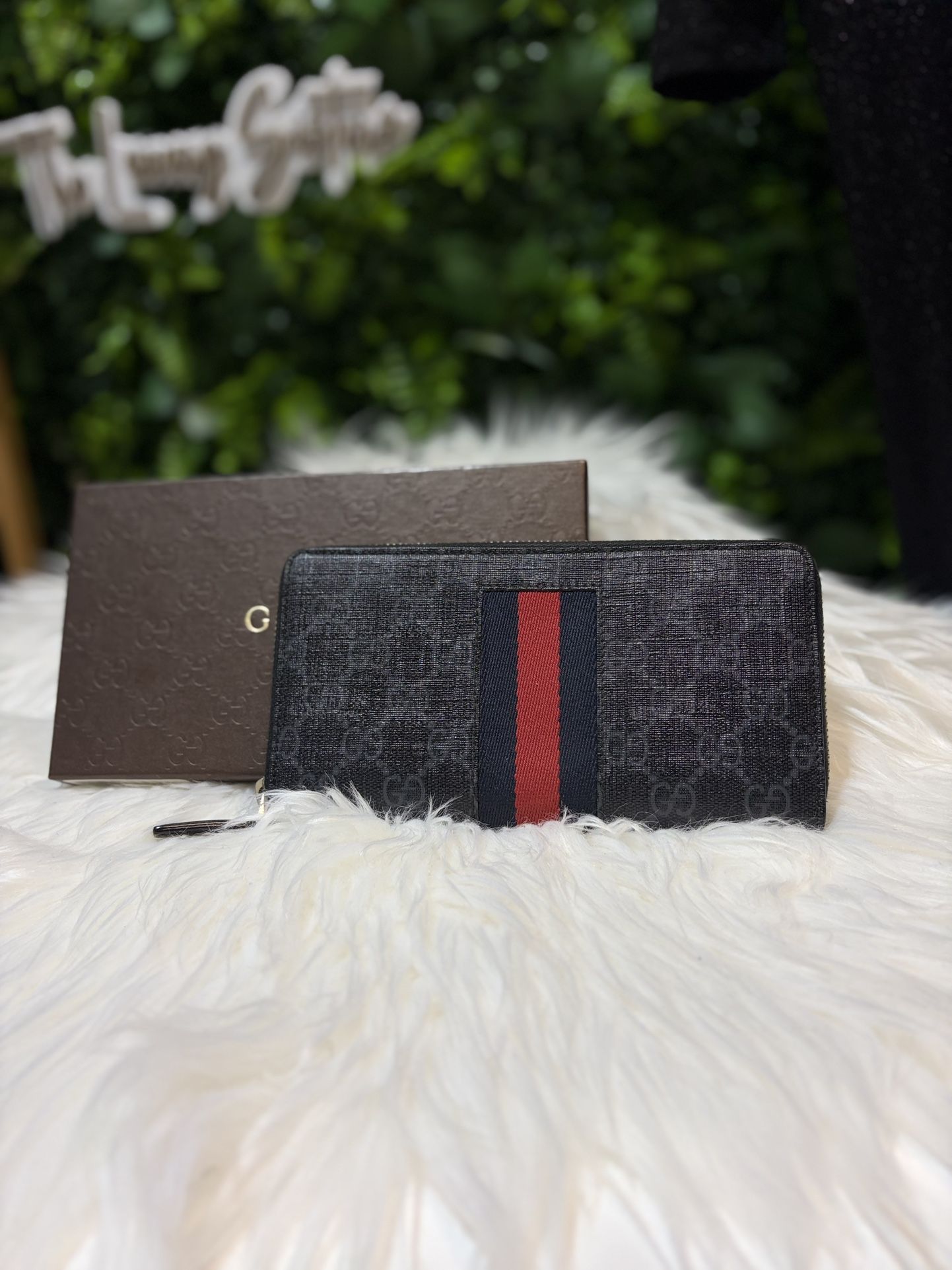 Gucci GG Supreme Zip Around Wallet w/ Box