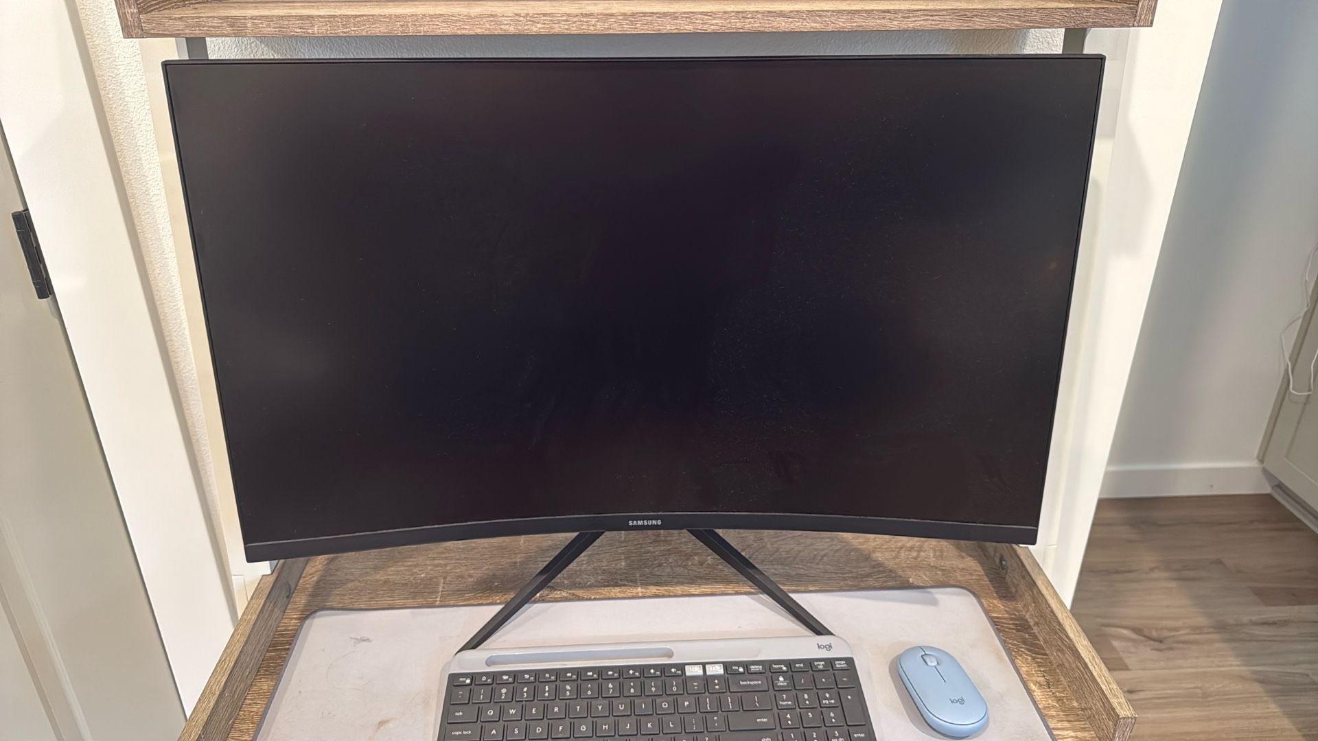 Curved PC Monitor