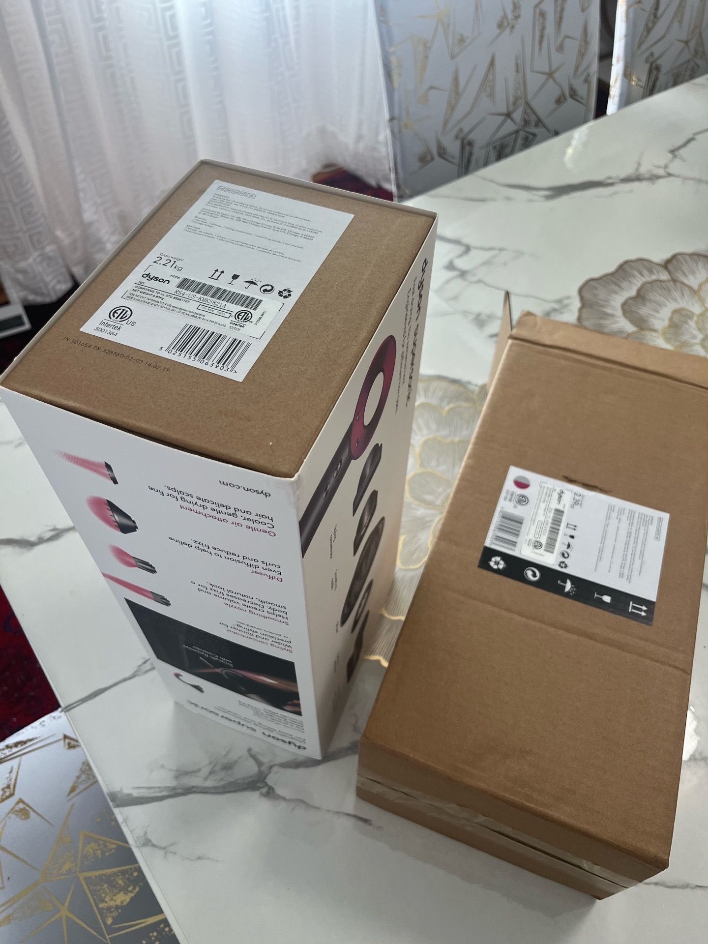 Dyson supersonic hairdryer open box -unused with original attachments