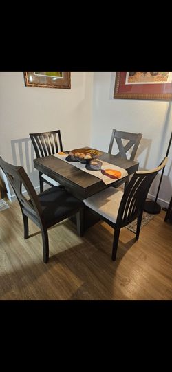 Table & Chairs