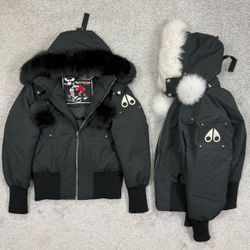 Women’s moose knuckles size small