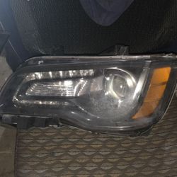 Chrysler 300 Driver Side Headlight