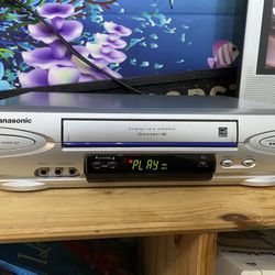 Panasonic PV-V4524S 4-Head Hi-Fi Stereo Video Cassette Player - Silver works great see photos