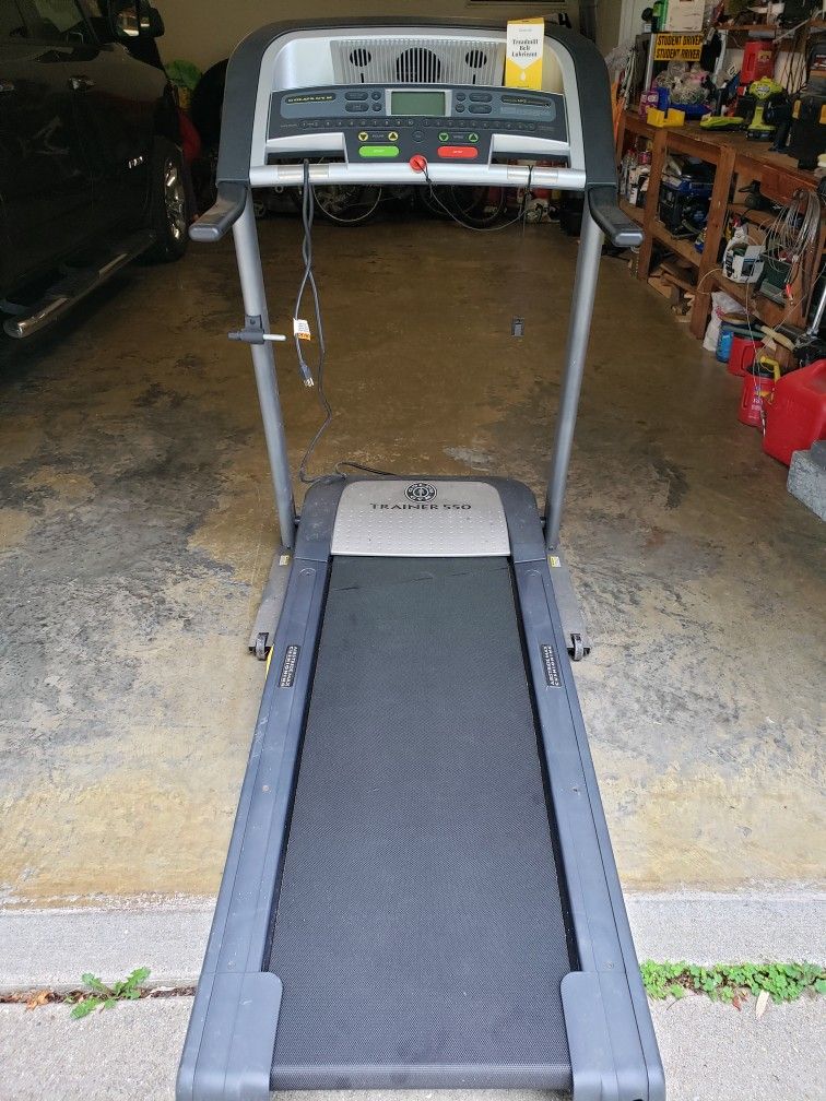 Golds Gym 550 Treadmill With Brand New Belt. Has Fan, Plug In For Headphones, Ifit