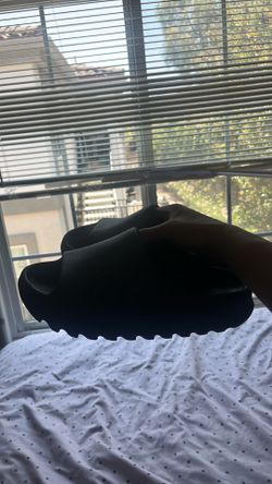 Yeezy slides MUST PICK UP TODAY!!!