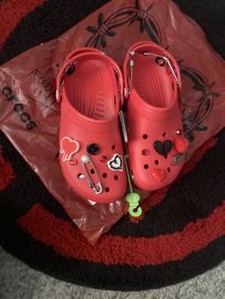 Karol G Crocs W-9 M-7