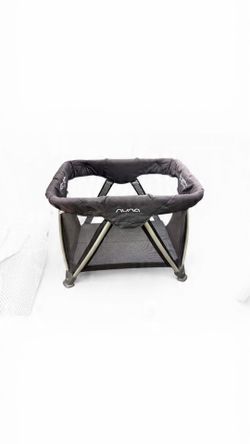 Nuna Travel Play Pen/ Crib