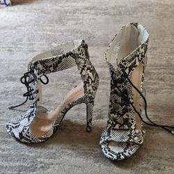 Beyond Beautiful White/Black Smake Heels