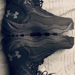 Under Armour Raider/charged
