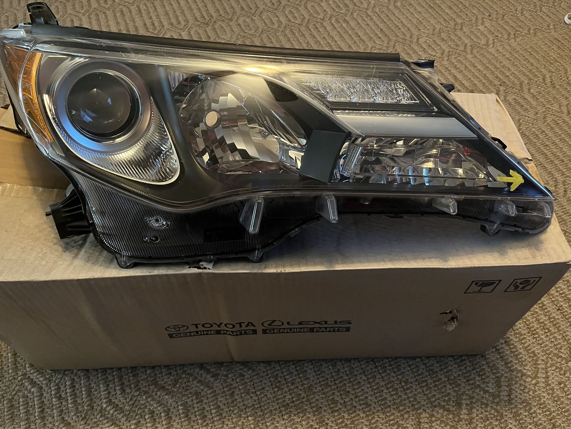 Toyota Rav 4 OEM Headlight