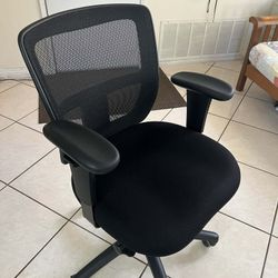 EXCELLENT CONDITION Friant Zone Too Mesh Back Task office Chair with wheels arm rest adjustable