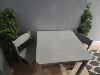 Delta wood kids table & chairs