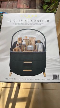 Cosmetic organizer