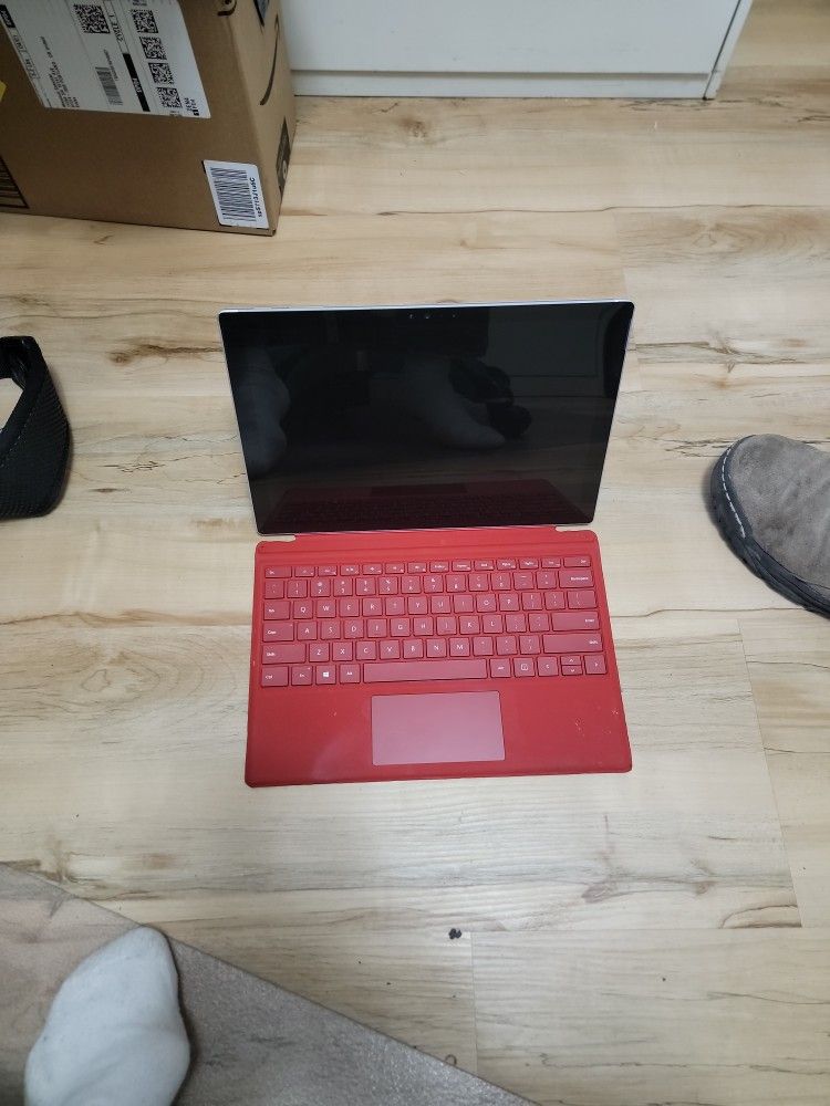 Surface PRO 4 128 GIG- 4 gig RAM + Keypad