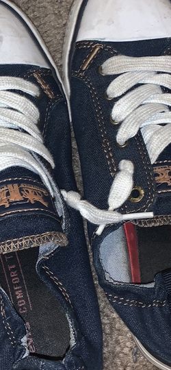 Levi’s Shoes Size 7