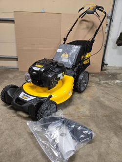 Brand new in box Dewalt self propelled lawnmower.
7.25 Briggs & Stratton Engine 163cc
$399