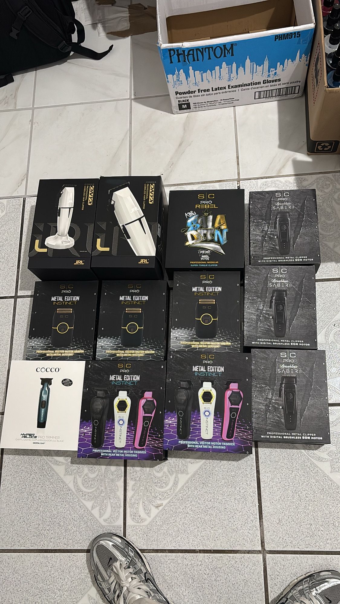 💈💇🏽Clippers Trimmer Shavers Coolcare Aftershave Etc✂️