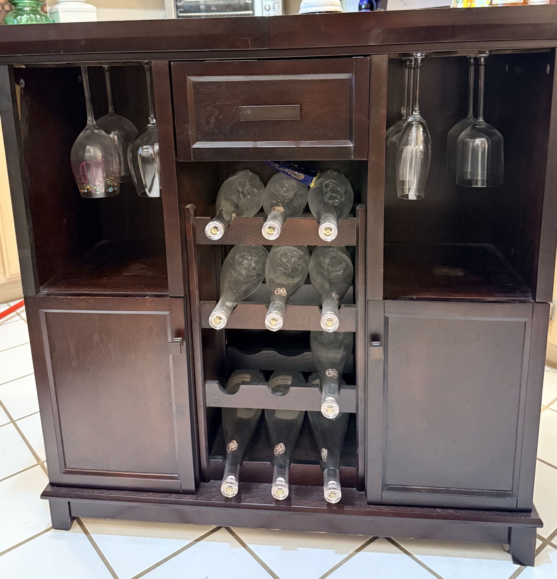 Expandable Wine Bar