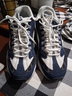TENIS SKECHERS SIZE 10