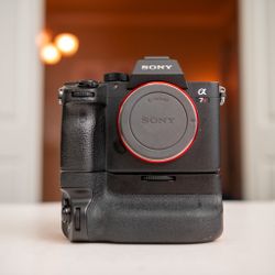 Sony A7R III Camera