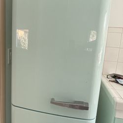 Smeg 50’s Retro Refrigerator - Pre-Owned