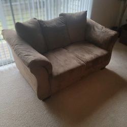 Darcy Loveseat