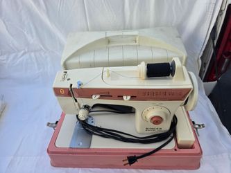 Singer Merritt 2404 Sewing Machine with Foot Pedal & Case - Cream/Pink