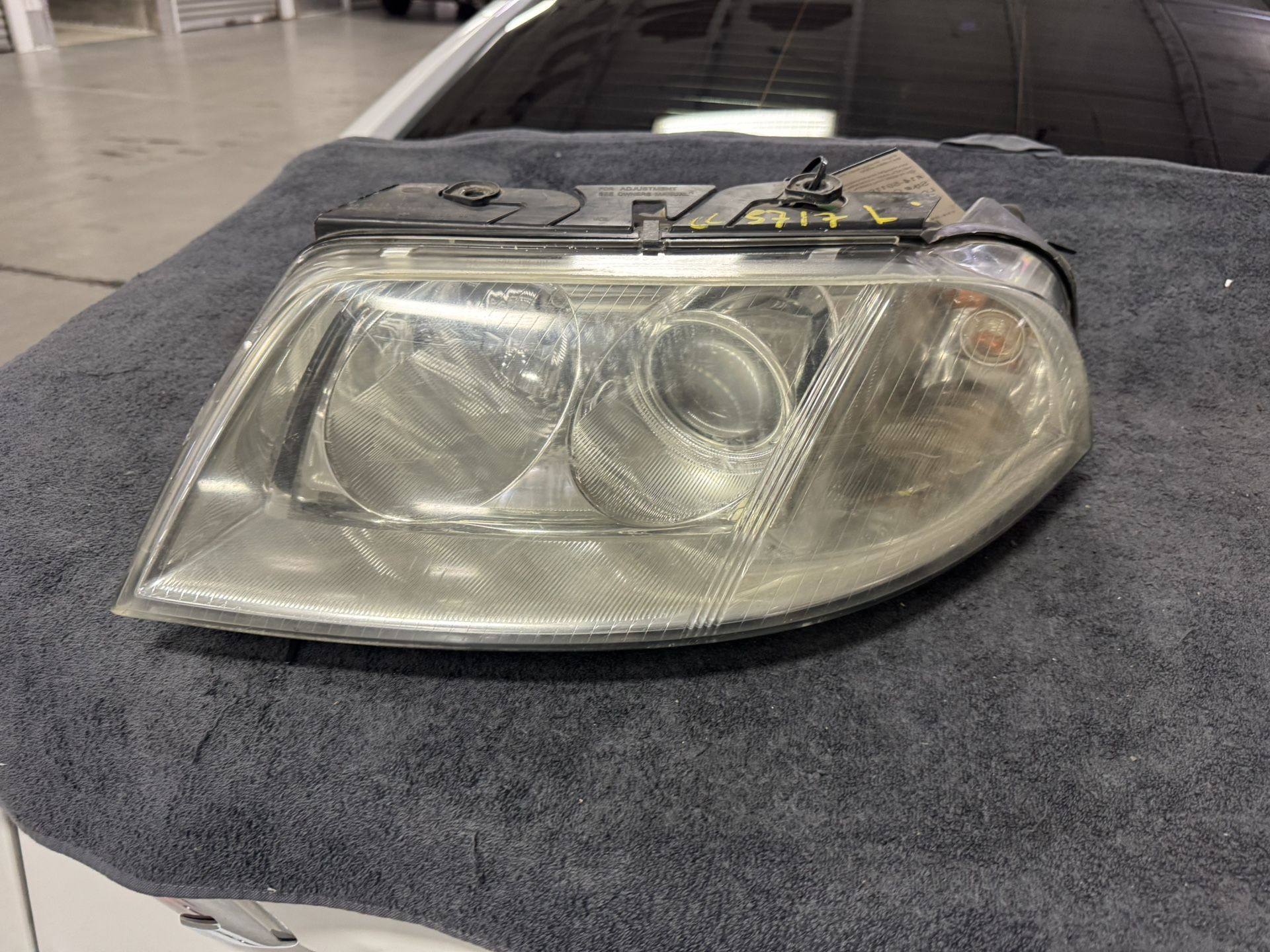 Driver Left Headlight Halogen Fits 01-05 PASSAT 317096