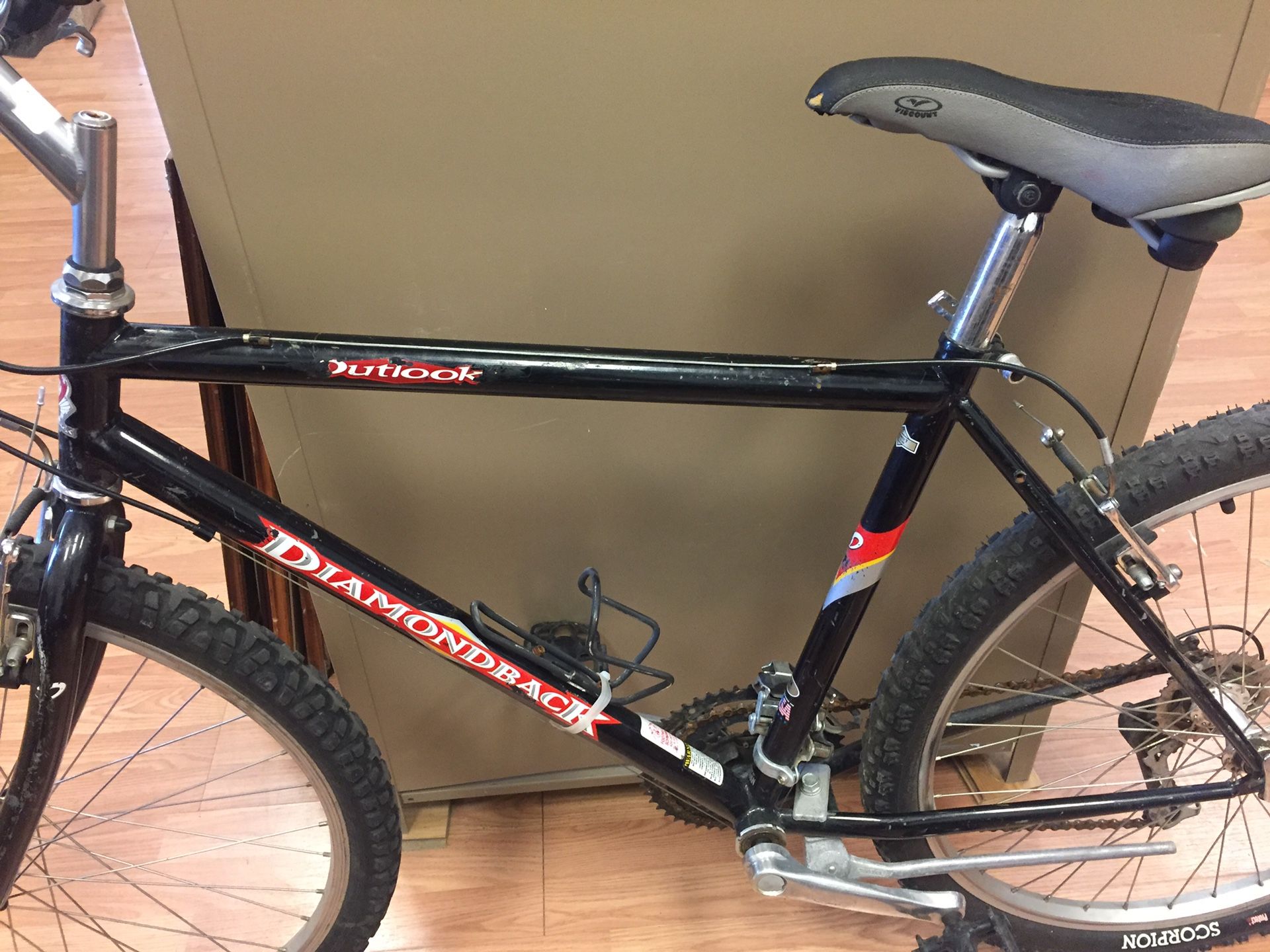 1999 Diamondback Outlook DX Mountain Bike Medium 18” Bicycle 21Speed