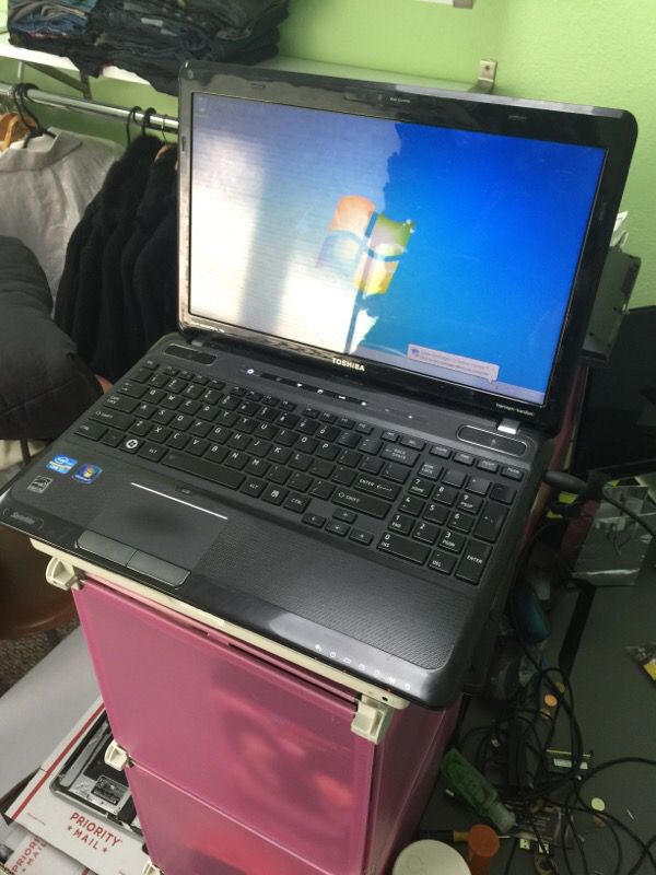 Toshiba satellite A665 laptop 2ghz i7 quad core, 6gb, 500gb more