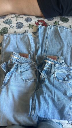 2 pairs of super low Levi’s size :25