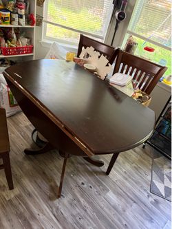 Drop leaf table 4 chairs