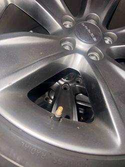 Dodge Alloy Wheel with Tire