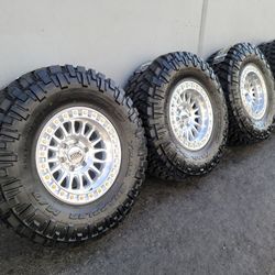 17" KMC KM552 IMS w/ 35" Nitto Trail Grappler Tires 