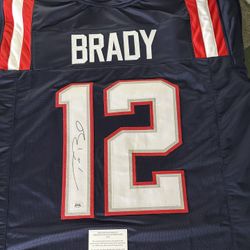 Tom Brady New England Patriots Signed Custom Jersey Autographed w/COA 560