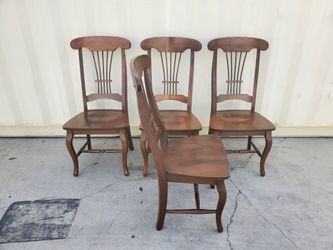 Set of 4 dinning chairs