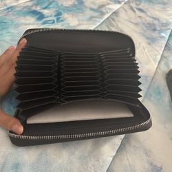 black clutch/wallet w/ many card slots