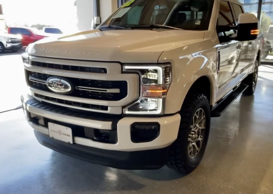 FORD F-250 BUMPER TRIM.
