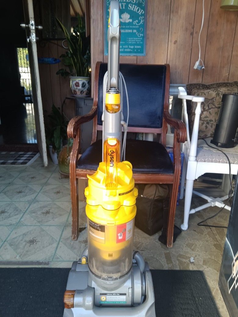 Dyson DC 14 Vacuum Cleaner