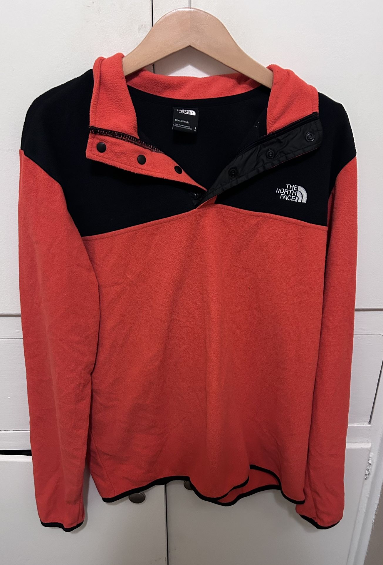 The North Face Men’s Size Large Long Sleeve