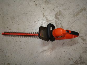 Black & Decker HT012 22-Inch 3.2 Amp Dual Blade Action Electric Hedge Trimmer