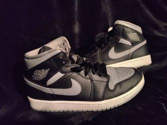 Nike Air Jordans Mid Shadow 1 Size 8.5 WMNS