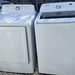 Samsung washing machine set in very good condition, working perfectly. Size 27