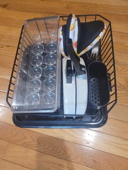 Black Dish Rack, Clear Egg Tray, Cooking Mitts, Omelet Pan & 10 Hangers.